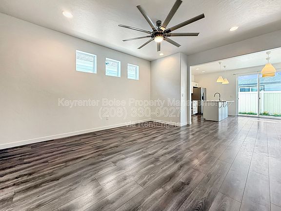 4th image of 2115 W Bella Ln
