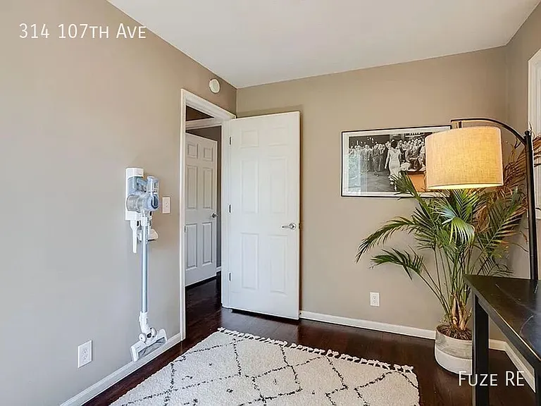 314 107th Ave NE — Photo 10
