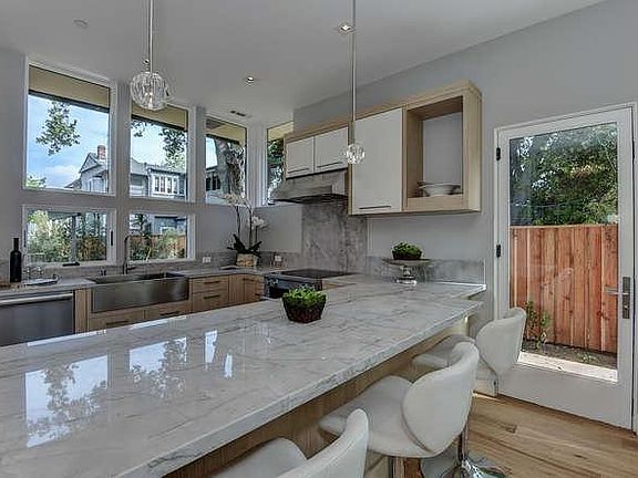 5th image of 436 Forest Ave