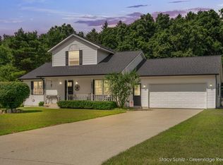 2405 Stanton Dr, Middleville, MI 49333