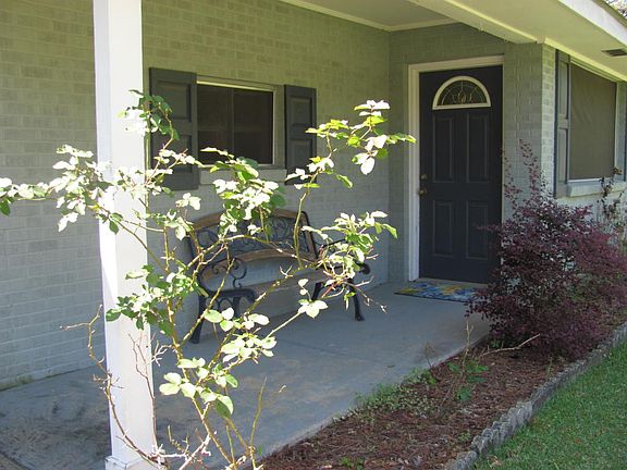 2nd image of 116 Meadow Park Ln