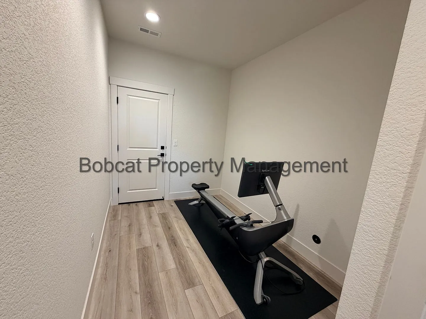 Modern Lock-and-Leave Living in the Heart of Carson City | Unfurnished — Photo 4