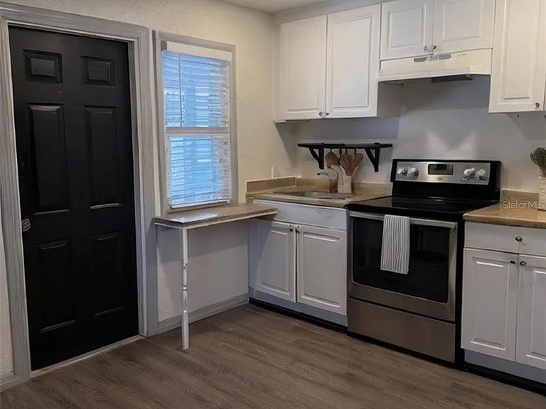 308 E Adalee St #B — Photo 5
