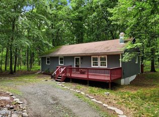 337 Oak Hill Rd, Hawley, PA 18428