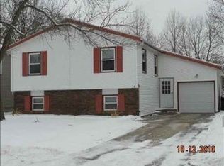 1414 Ridgeport Ave, Bloomington, IL 61704