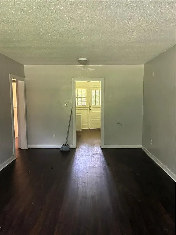 2 bed, 1.0 bath, 1858 sqft, $850 — Photo 2