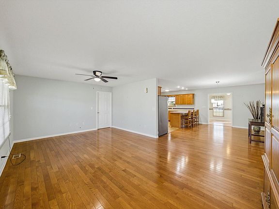 4th image of 612 Briarwood Dr
