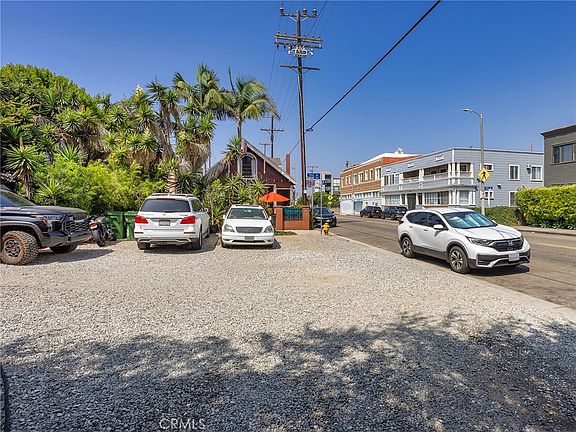 3rd image of 1909 Pacific Ave
