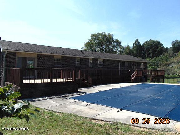 2nd image of 406 Iroquois Ln