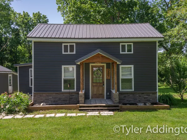 257 W Jefferson St, Pewamo, MI 48873