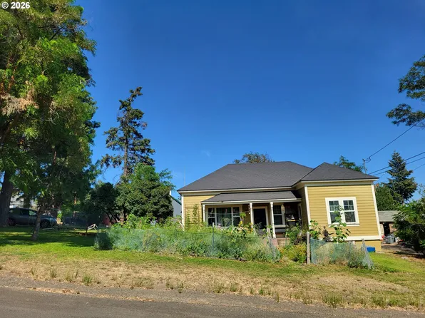 204 1st St, Moro, OR 97039