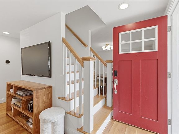 4th image of 54 Union St