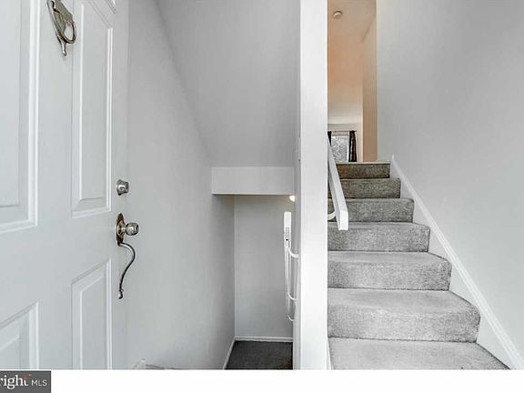 2nd image of 886 Sabina Cir