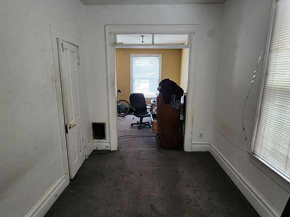 3rd image of 527 W 6th St Unit 2