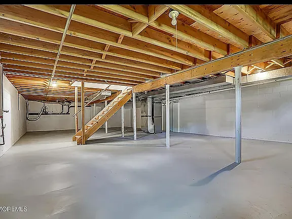323 Suburban Dr — Photo 23