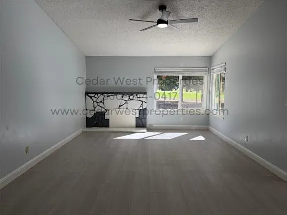 4420 Oxwood Dr — Photo 2