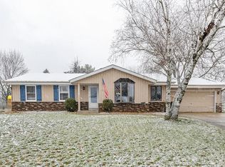 1135 Riverton Dr, Mukwonago, WI 53149