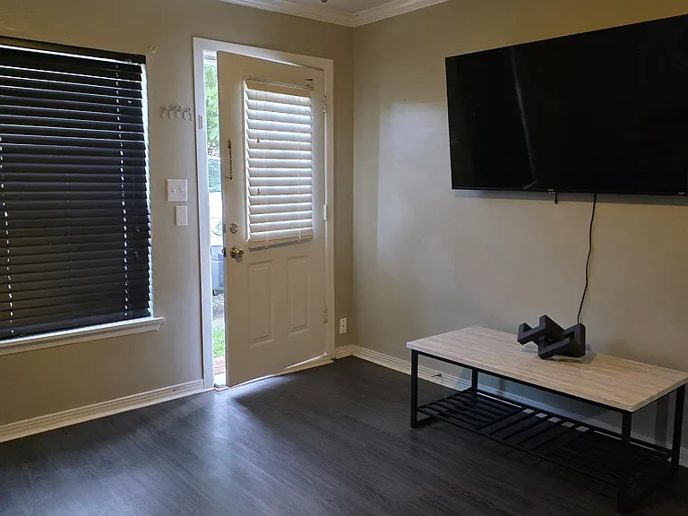 1060 Saint Alban Ave #C — Photo 3