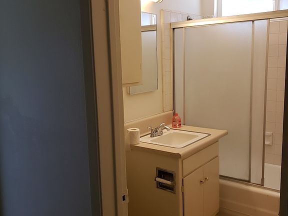 5th image of 410 S Eucalyptus Ave APT 1