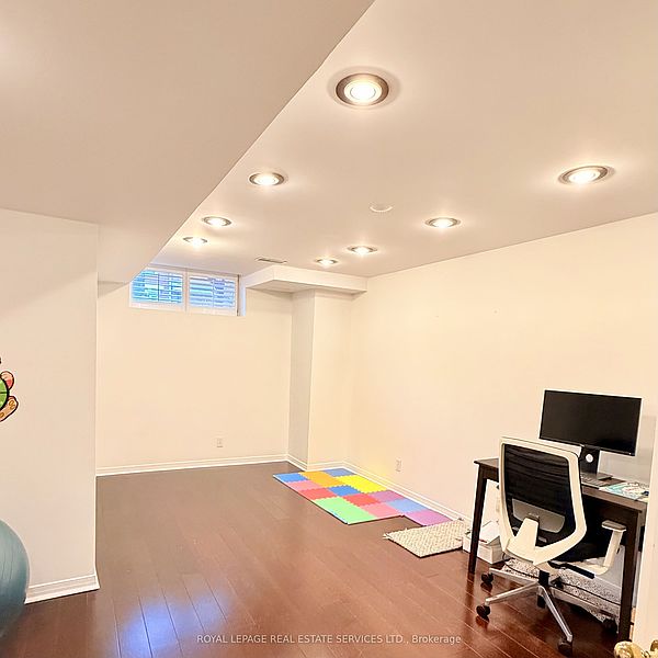 Oakville Townhouse for rent - 4 Bedrooms — photo 16
