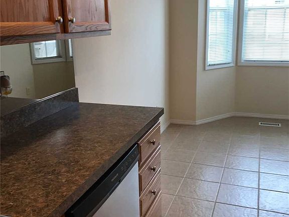 5th image of 190 Kettles Ln