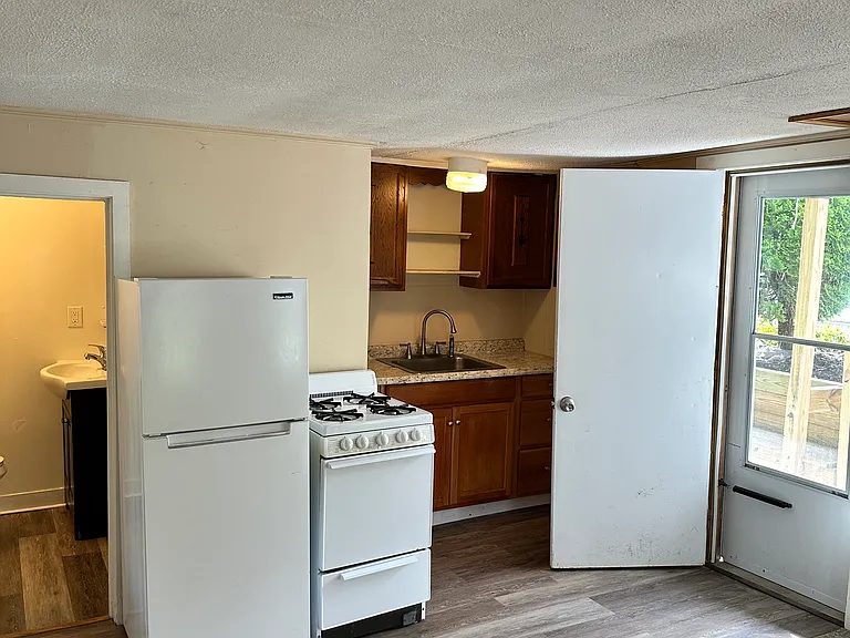 27 Central Park Ave #1 — Photo 17