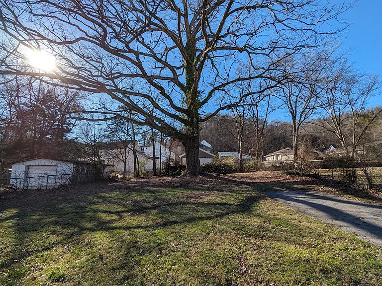 711 Snow St — Photo 2