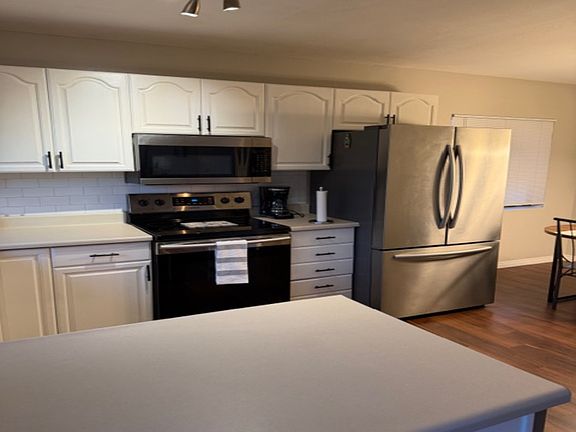 5th image of 1033 W Laguna Dr