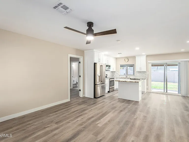 1602 W Rockwood Dr — Photo 4