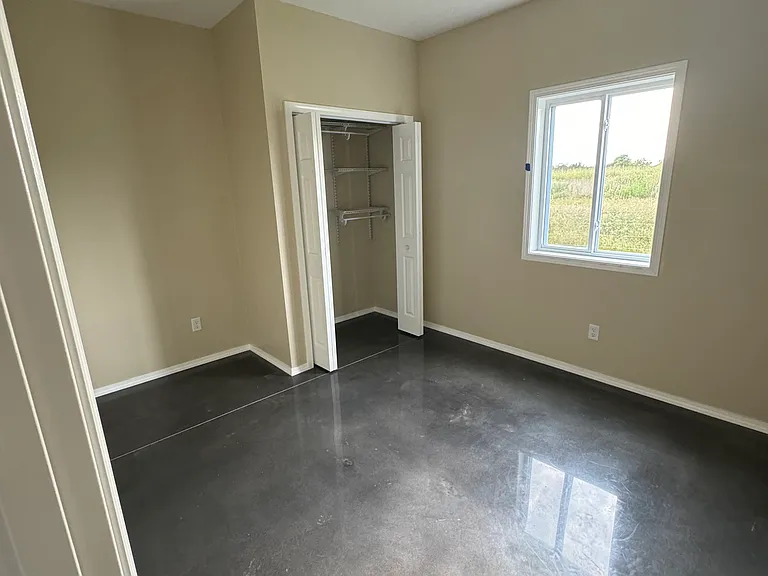Middle bedroom
