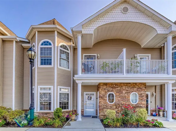65 Jacqueline Way #LOWER, North Babylon, NY 11703