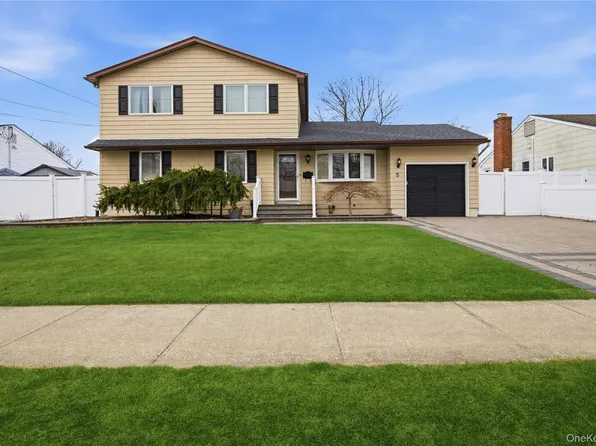 5 Wheeler Court, Deer Park, NY 11729