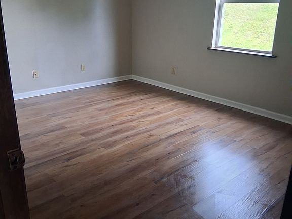 3rd image of 107 S Cedar Acres