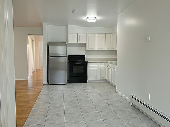 3rd image of 192 Burbank Ave #1
