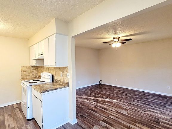 3rd image of 202 Park Cir