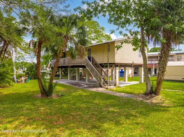 6181 Island Dr, Spring Hill, FL 34607