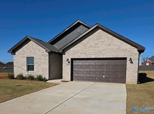 18048 Longleaf Dr, Athens, AL 35611