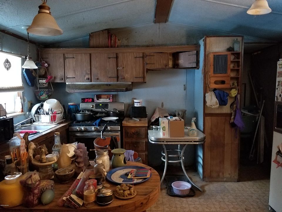 2nd image of 3220 S James Rd