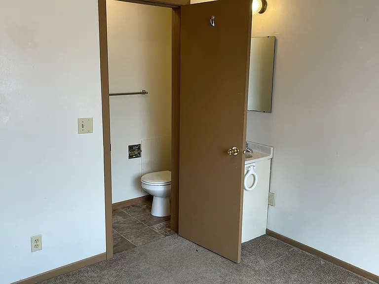807 E Washington St #5 — Photo 13