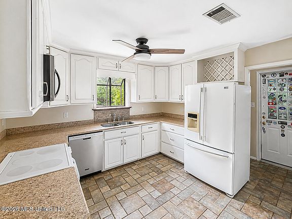 2nd image of 3119 Breezy Hill Ln