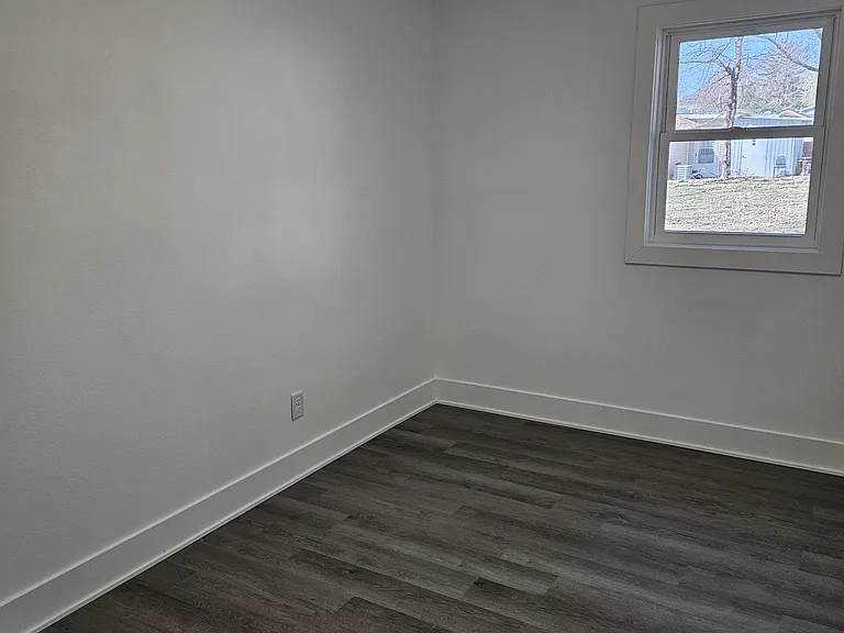 6519 School St — Photo 11