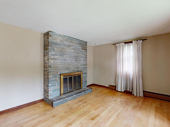 4th image of 172 Sandy Hill Road