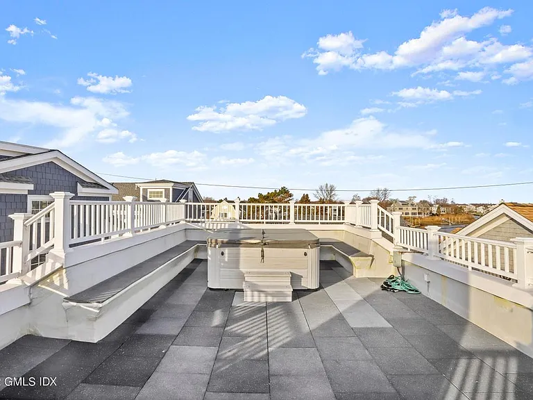 2149 Fairfield Beach Rd — Photo 5