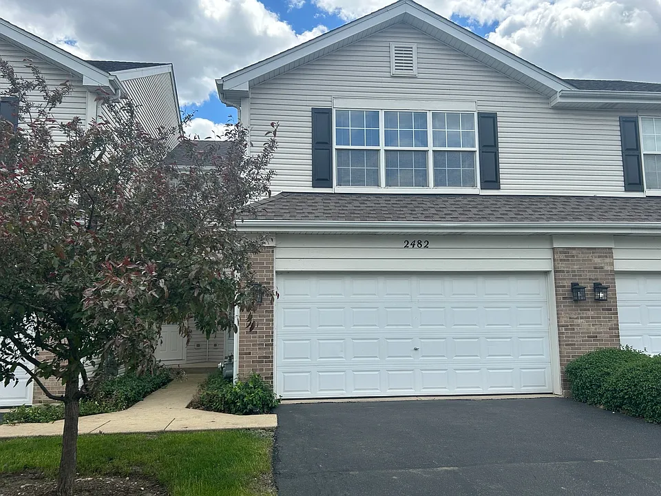 2482 Stoughton Cir