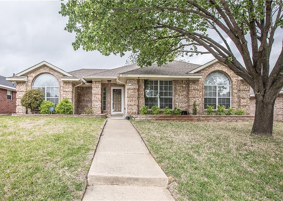 1st image of 2527 Palisades Pl