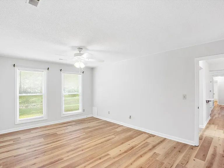 1607 Burnley Dr — Photo 26