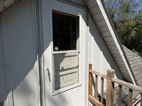 3rd image of 721 E Kemp Ave #1/2