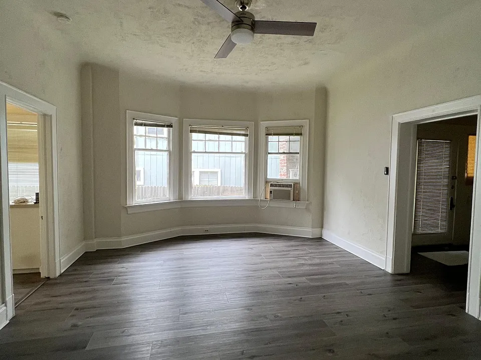 2720 F St #2