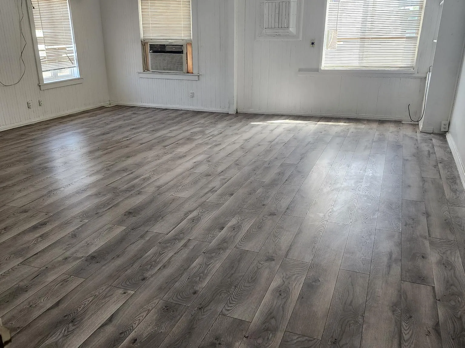 1100 S 5th Ave — Photo 2