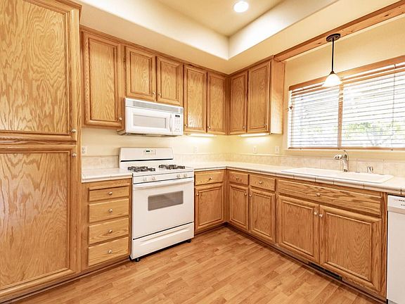 5th image of 1011 Steinbeck Dr